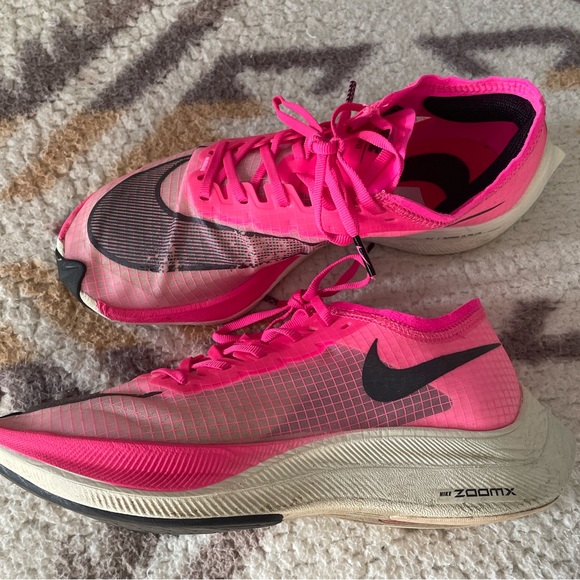 Nike vaporfly 4% zoomX pink GUC size 8 women (6.5 men) - Picture 3 of 5